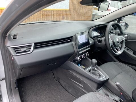 Renault Clio 1.6 E-TECH Evolution Hatchback 5dr Petrol Hybrid Auto Euro 6 (s/s) (145 ps) 7