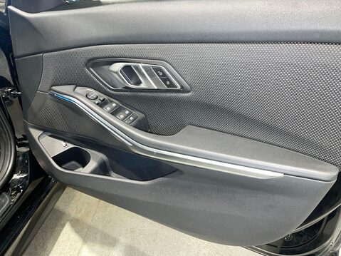 BMW 3 Series 2.0 330e 12kWh SE Pro Saloon 4dr Petrol Plug-in Hybrid Auto Euro 6 (s/s) (2 31