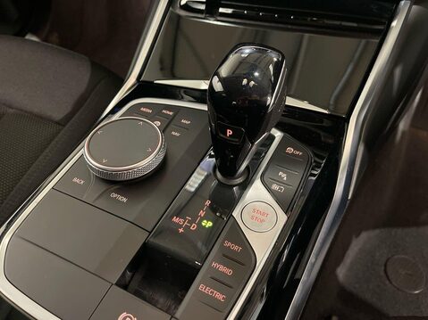 BMW 3 Series 2.0 330e 12kWh SE Pro Saloon 4dr Petrol Plug-in Hybrid Auto Euro 6 (s/s) (2 26