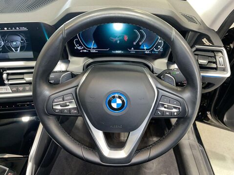 BMW 3 Series 2.0 330e 12kWh SE Pro Saloon 4dr Petrol Plug-in Hybrid Auto Euro 6 (s/s) (2 27
