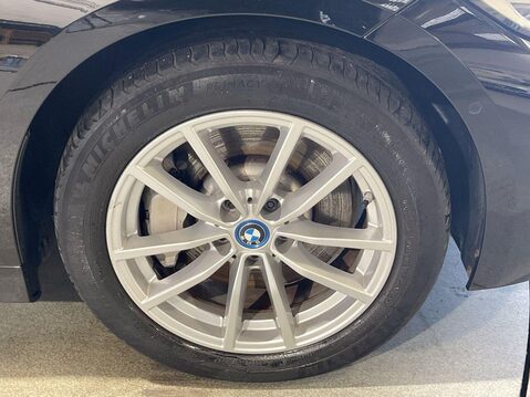 BMW 3 Series 2.0 330e 12kWh SE Pro Saloon 4dr Petrol Plug-in Hybrid Auto Euro 6 (s/s) (2 18
