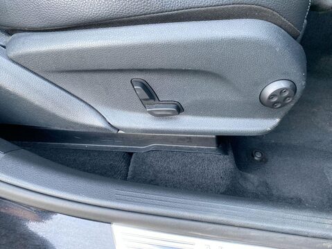 Mercedes-Benz GLC 2.1 GLC250d Sport SUV 5dr Diesel G-Tronic 4MATIC Euro 6 (s/s) (204 ps) Leat 21