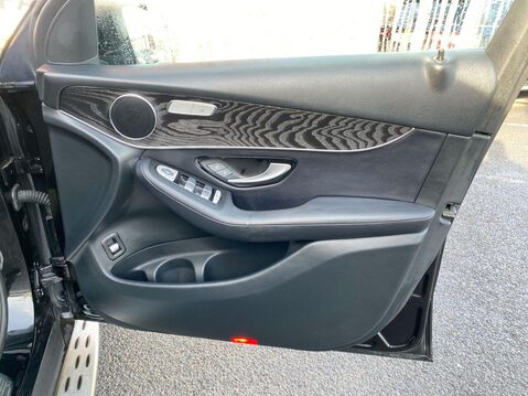 Mercedes-Benz GLC 2.1 GLC250d Sport SUV 5dr Diesel G-Tronic 4MATIC Euro 6 (s/s) (204 ps) Leat 22