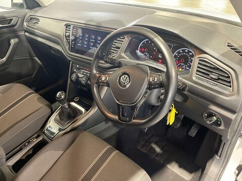 Volkswagen T-Roc 1.0 TSI SE SUV 5dr Petrol Manual Euro 6 (s/s) (115 ps) Sensors -Cruise - Bl 24