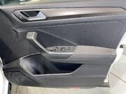 Volkswagen T-Roc 1.0 TSI SE SUV 5dr Petrol Manual Euro 6 (s/s) (115 ps) Sensors -Cruise - Bl 32