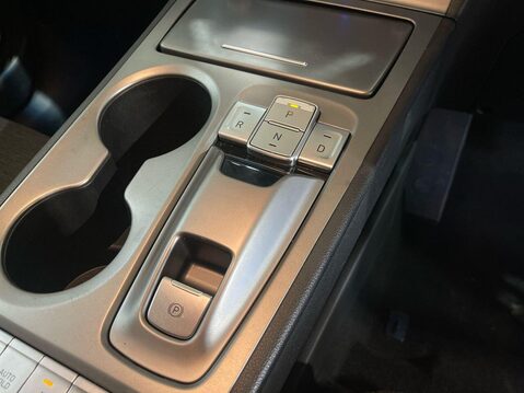 Hyundai KONA 64kWh Premium SUV 5dr Electric Auto (10.5kW Charger) (204 ps) 1 Owner - Cru 19