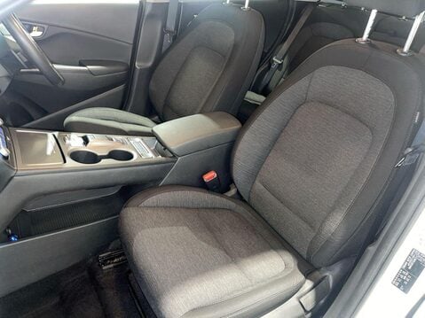 Hyundai KONA 64kWh Premium SUV 5dr Electric Auto (10.5kW Charger) (204 ps) 1 Owner - Cru 16