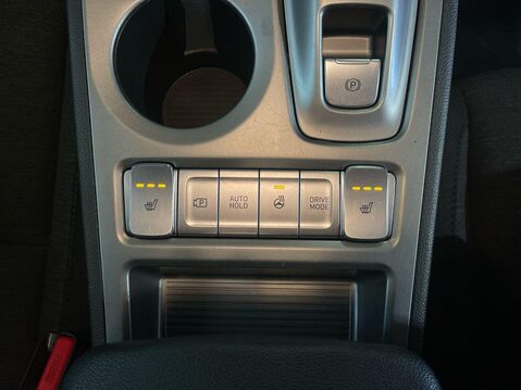 Hyundai KONA 64kWh Premium SUV 5dr Electric Auto (10.5kW Charger) (204 ps) 1 Owner - Cru 22