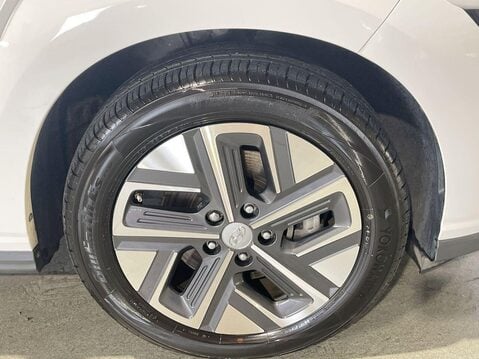 Hyundai KONA 64kWh Premium SUV 5dr Electric Auto (10.5kW Charger) (204 ps) 1 Owner - Cru 11