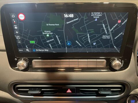 Hyundai KONA 64kWh Premium SUV 5dr Electric Auto (10.5kW Charger) (204 ps) 1 Owner - Cru 18