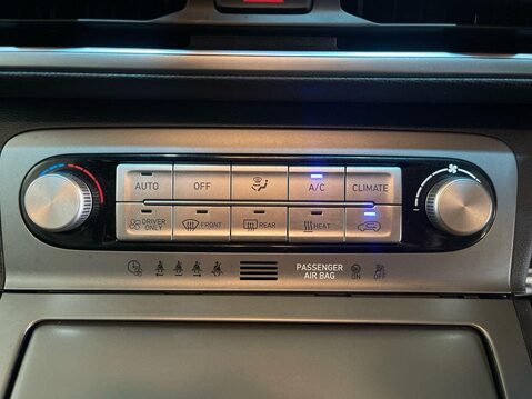 Hyundai KONA 64kWh Premium SUV 5dr Electric Auto (10.5kW Charger) (204 ps) 1 Owner - Cru 27