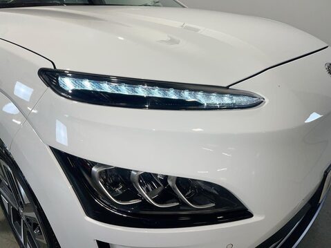 Hyundai KONA 64kWh Premium SUV 5dr Electric Auto (10.5kW Charger) (204 ps) 1 Owner - Cru 21