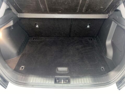 Hyundai KONA 64kWh Premium SUV 5dr Electric Auto (10.5kW Charger) (204 ps) 1 Owner - Cru 12