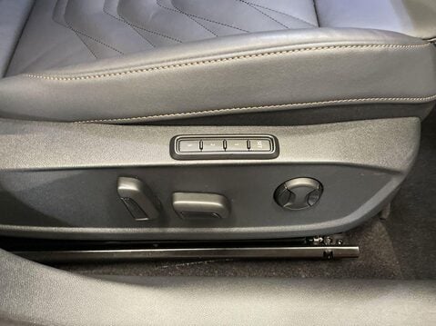 Cupra Leon 1.5 eTSI V3 Hatchback 5dr Petrol Hybrid DSG Euro 6 (s/s) (150 ps) 1 Owner - 24