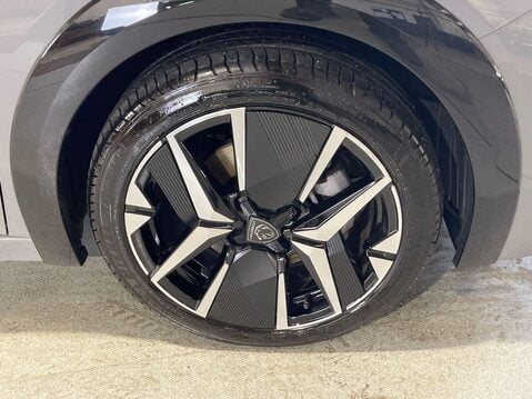 Peugeot 208 1.2 PureTech GT Hatchback 5dr Petrol Manual Euro 6 (s/s) (100 ps) 1 Owner - 11