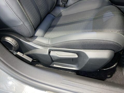 Peugeot 208 1.2 PureTech GT Hatchback 5dr Petrol Manual Euro 6 (s/s) (100 ps) 1 Owner - 22