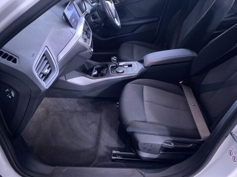 BMW 1 Series 1.5 118i SE (LCP) Hatchback 5dr Petrol DCT Euro 6 (s/s) (136 ps) 1 Owner - 24