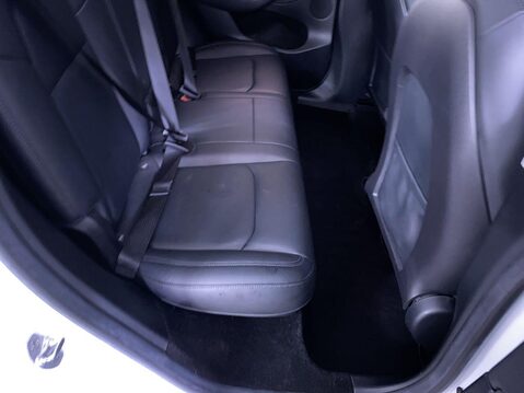 Tesla Model Y (Dual Motor) Long Range SUV 5dr Electric Auto 4WDE (384 bhp) Privacy Glass 19