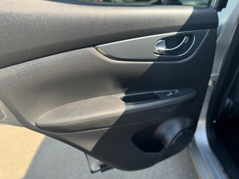 Nissan Qashqai 1.3 DIG-T N-Connecta Euro 6 (s/s) 5dr 24