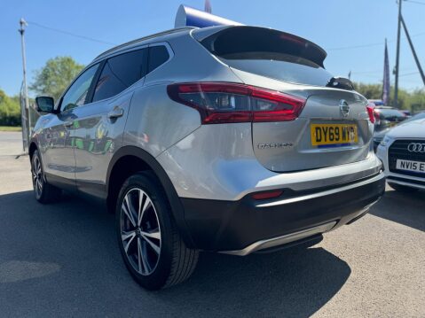 Nissan Qashqai 1.3 DIG-T N-Connecta Euro 6 (s/s) 5dr 13