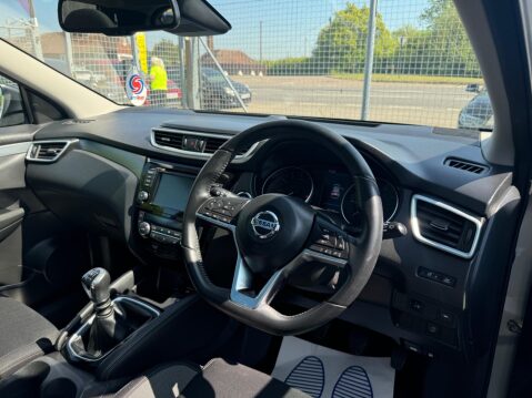 Nissan Qashqai 1.3 DIG-T N-Connecta Euro 6 (s/s) 5dr 18