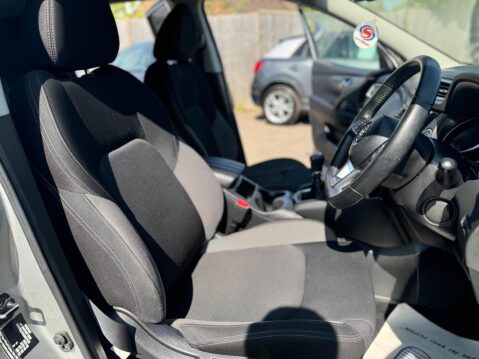 Nissan Qashqai 1.3 DIG-T N-Connecta Euro 6 (s/s) 5dr 33