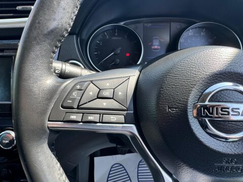 Nissan Qashqai 1.3 DIG-T N-Connecta Euro 6 (s/s) 5dr 41