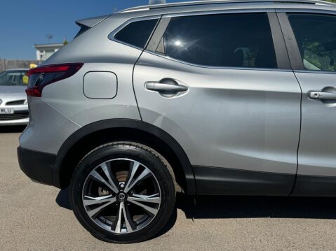 Nissan Qashqai 1.3 DIG-T N-Connecta Euro 6 (s/s) 5dr 7