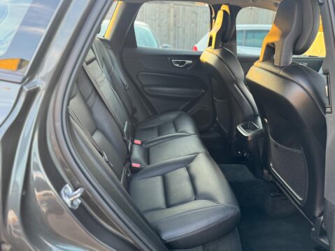 Volvo XC60 2.0 D4 Momentum Auto AWD Euro 6 (s/s) 5dr 23