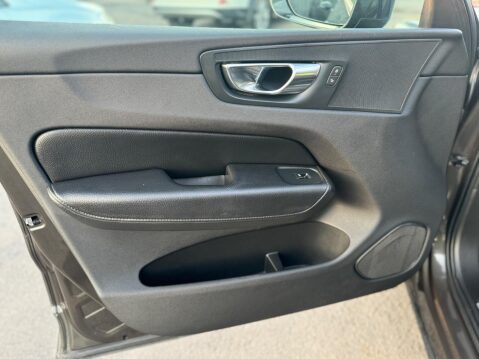 Volvo XC60 2.0 D4 Momentum Auto AWD Euro 6 (s/s) 5dr 27