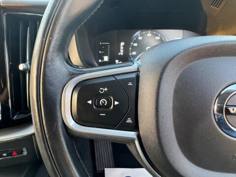 Volvo XC60 2.0 D4 Momentum Auto AWD Euro 6 (s/s) 5dr 35