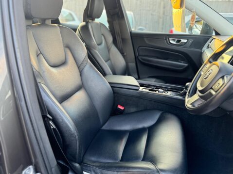Volvo XC60 2.0 D4 Momentum Auto AWD Euro 6 (s/s) 5dr 17