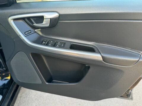 Volvo XC60 2.4 D5 R-Design Lux Nav Geartronic AWD Euro 5 5dr 17