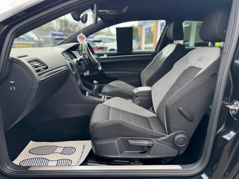 Volkswagen Golf 2.0 TSI BlueMotion Tech R 4Motion Euro 6 (s/s) 3dr 37