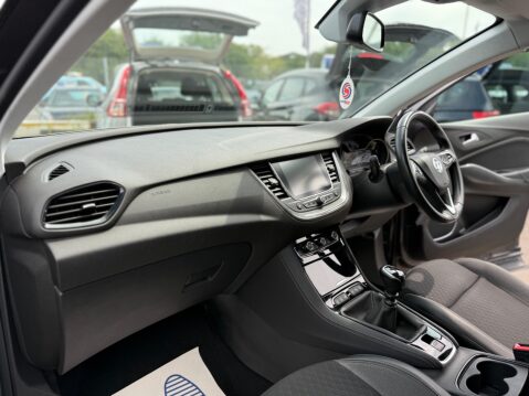Vauxhall Grandland X 1.2 Turbo SRi Nav Euro 6 (s/s) 5dr 17