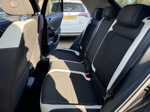 Volkswagen T-Roc 1.6 TDI SEL Euro 6 (s/s) 5dr 28