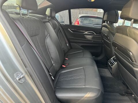 BMW 7 Series 3.0 740d M Sport Auto xDrive Euro 6 (s/s) 4dr 23