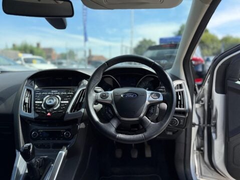 Ford Focus 1.6 Titanium Euro 5 5dr 19