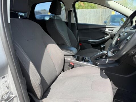 Ford Focus 1.6 Titanium Euro 5 5dr 10