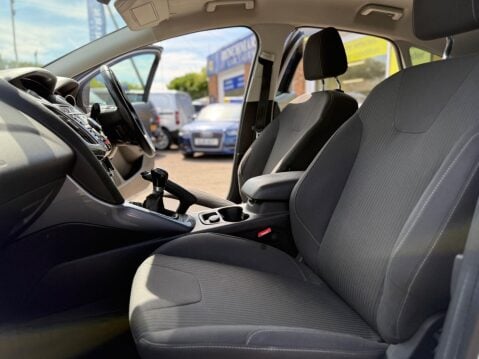 Ford Focus 1.6 Titanium Euro 5 5dr 15