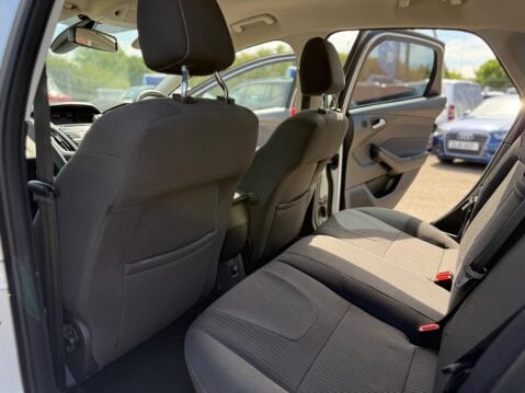 Ford Focus 1.6 Titanium Euro 5 5dr 17