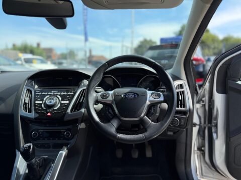 Ford Focus 1.6 Titanium Euro 5 5dr 19