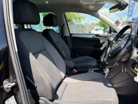 Volkswagen Tiguan 2.0 TDI SE Navigation DSG 4Motion Euro 6 (s/s) 5dr 23