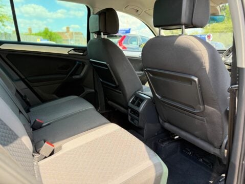 Volkswagen Tiguan 2.0 TDI SE Navigation DSG 4Motion Euro 6 (s/s) 5dr 27