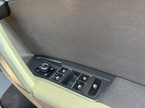 Volkswagen Tiguan 2.0 TDI SE Navigation DSG 4Motion Euro 6 (s/s) 5dr 36