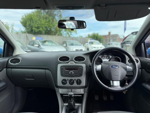 Ford Focus 1.6 Zetec 5dr 21