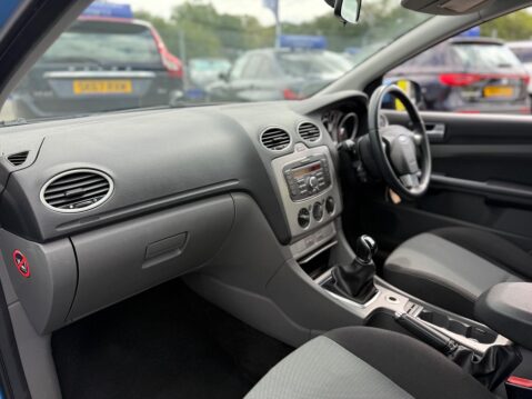 Ford Focus 1.6 Zetec 5dr 12