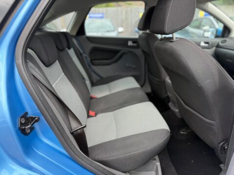 Ford Focus 1.6 Zetec 5dr 11