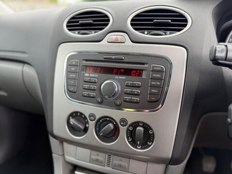 Ford Focus 1.6 Zetec 5dr 17