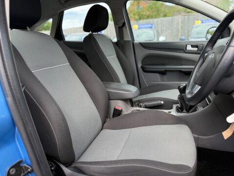 Ford Focus 1.6 Zetec 5dr 10